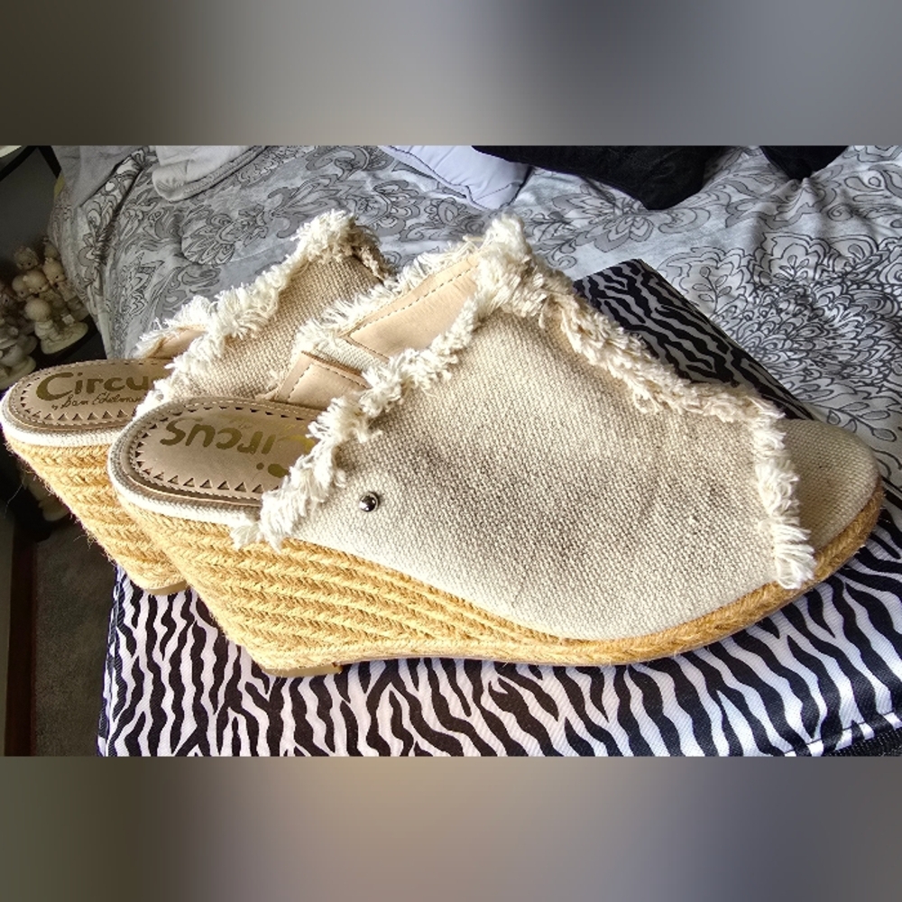 Circus by Sam Edelman Cream Fringed Slide Mules. 7.5